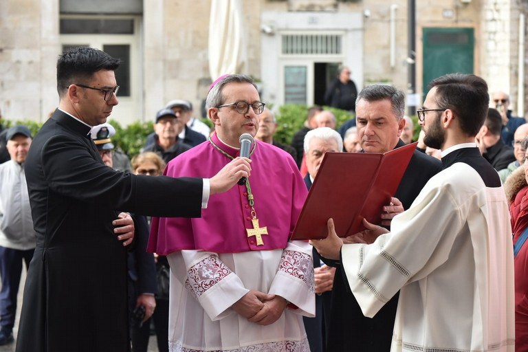 Ingresso Mons. Basile. <span>Foto Ruggiero De Virgilio</span>