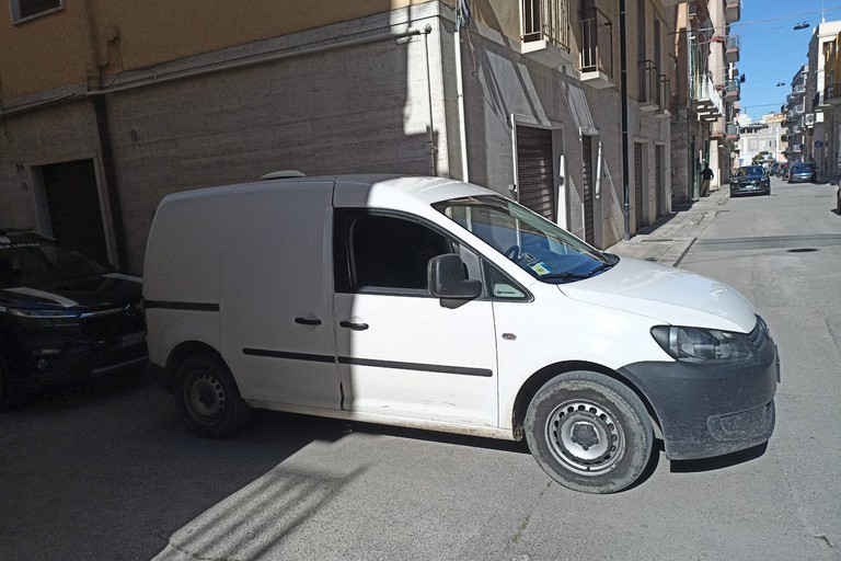 Furgone rubato a Ruvo di Puglia recuperato a Corato, ladri in fuga