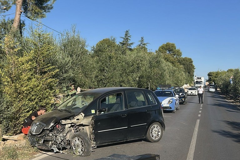 Auto fuori strada sulla Corato–Ruvo