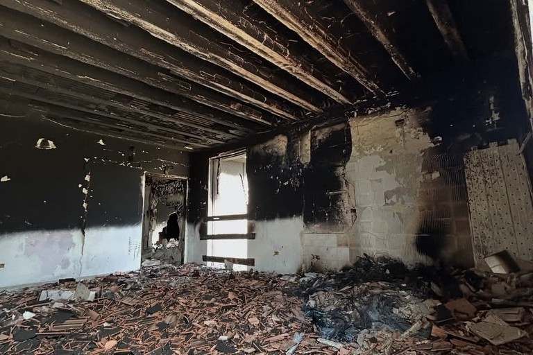 Incendiato bene confiscato alla criminalit