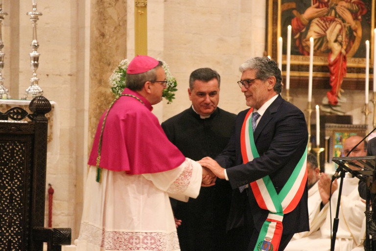 Solenne ingresso a Ruvo: la città accoglie il vescovo Domenico Basile – LE FOTO