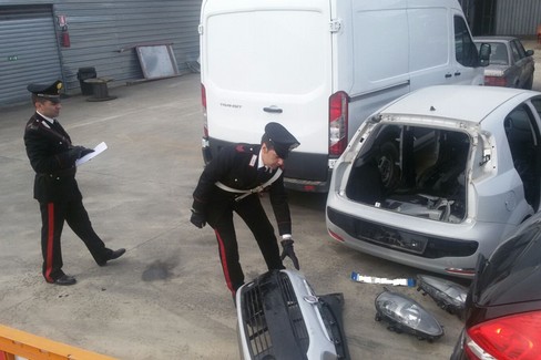 L'auto recuperata dai Carabinieri