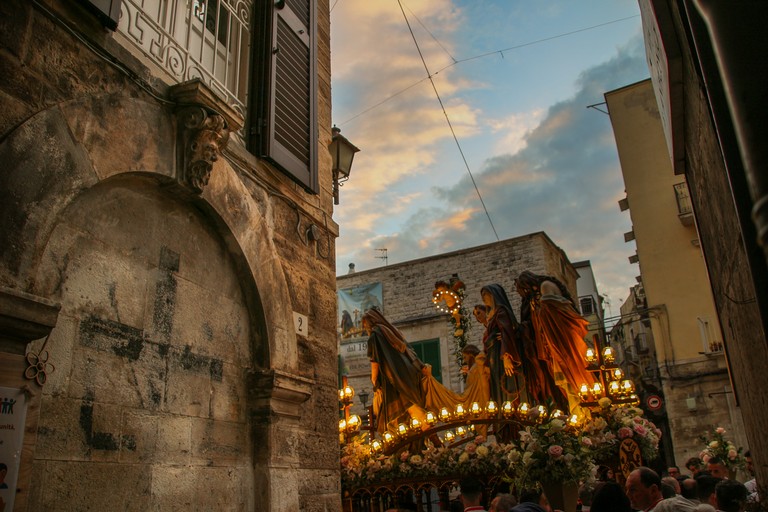 Processione degli Otto Santi. <span>Foto Teresa Fiore</span>
