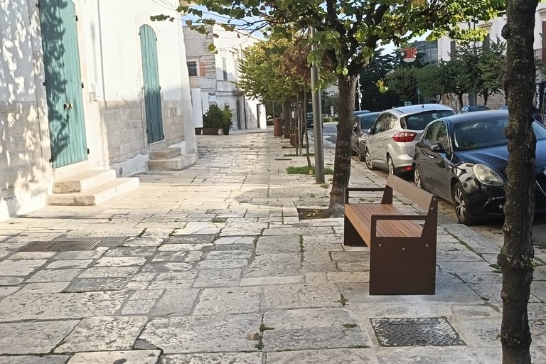 Nuove Panchine sui corsi Carafa e Gramsci