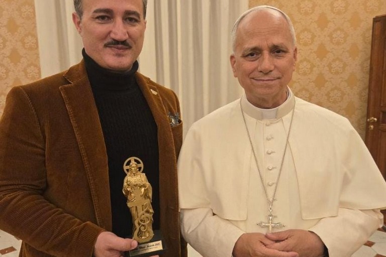 Papa Leone XIV e il tenore ruvese Luciano Lamonarca