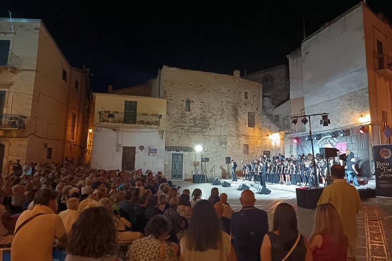 Al concerto finale del Ruvo Coro Festival 2025 raccolti 1.450 euro per Gaza