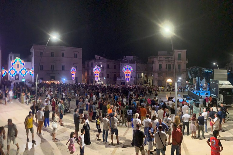 Festa esterna in onore di san Rocco. <span>Foto Domenico Tambone</span>