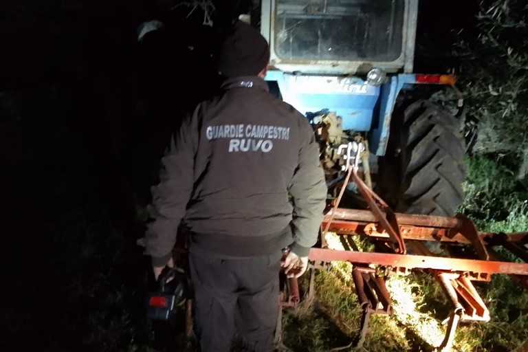 Ritrovati nelle campagne di Ruvo di Puglia altri due trattori rubati