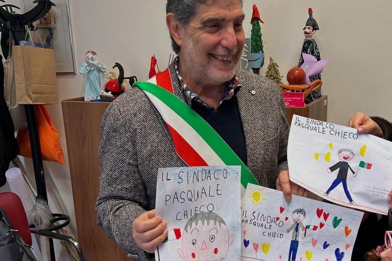 Gli alunni dell’I.C. Bovio Cotugno in visita al Sindaco