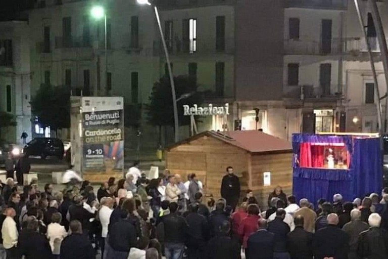 Teatro dei burattini in piazza Matteotti