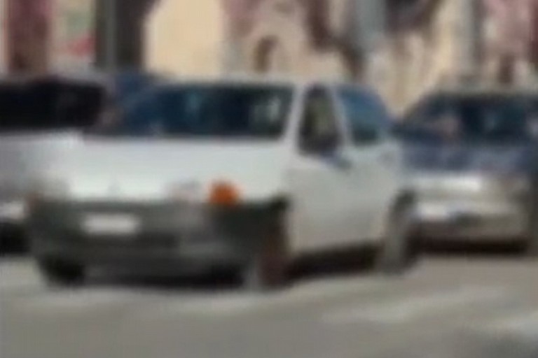 La Fiat Punto recuperata dalla Polizia Locale