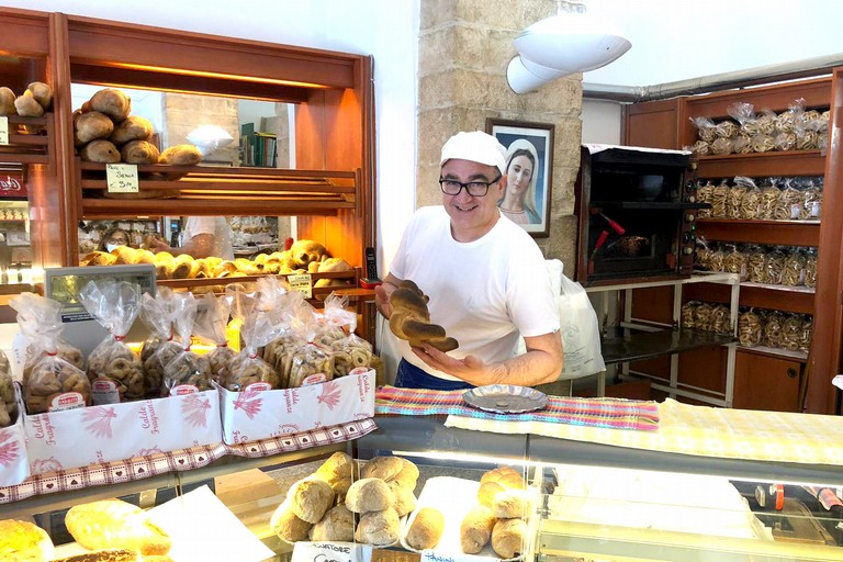 Aumento dei prezzi di farina e pane, il punto di vista del panettiere ruvese Mario Gadaleta