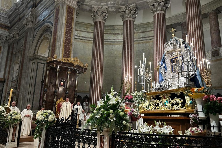 Monsignor Cornacchia celebra la messa per Papa Francesco. <span>Foto Paolo Alberto Malerba</span>